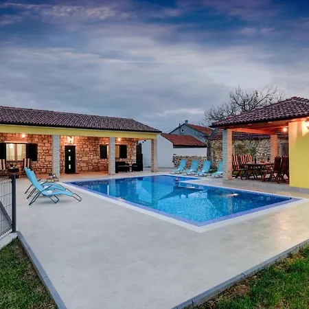 Beautiful Petra With Summer Kitchen And Pool Vila