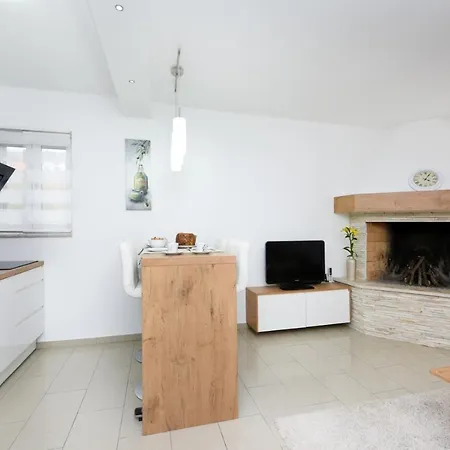 Beautiful Petra With Summer Kitchen And Pool Villa