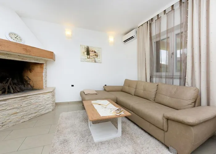 Vila Beautiful Petra With Summer Kitchen And Pool