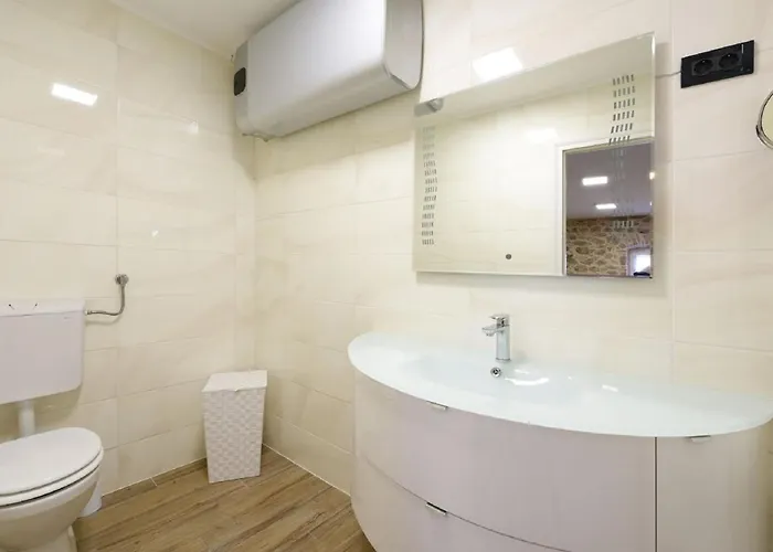 Beautiful Petra With Summer Kitchen And Pool