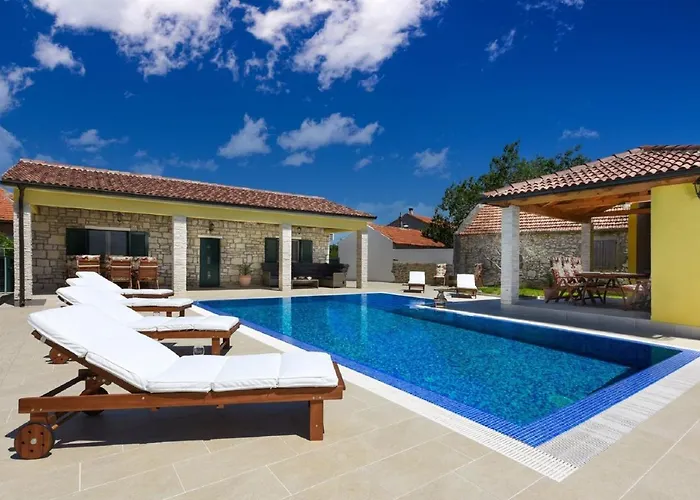 Vila Beautiful Petra With Summer Kitchen And Pool Lovinac (Zadar)