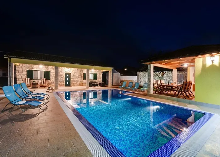 Beautiful Petra With Summer Kitchen And Pool Lovinac (Zadar)