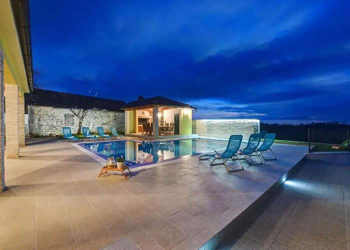 Beautiful Petra With Summer Kitchen And Pool 别墅 *