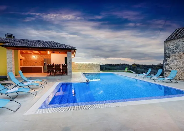 Beautiful Petra With Summer Kitchen And Pool 别墅 *