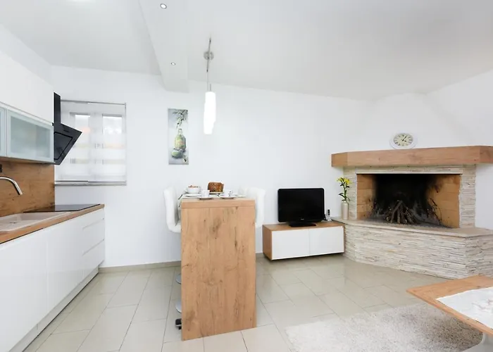 Beautiful Petra With Summer Kitchen And Pool Vila