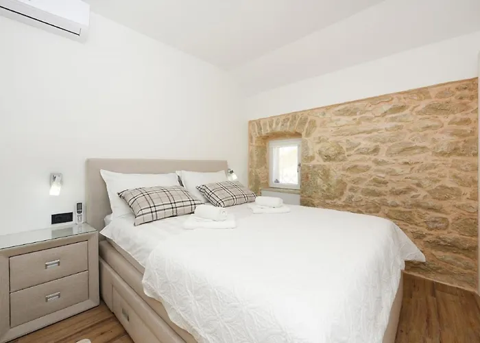 Beautiful Petra With Summer Kitchen And Pool Vila