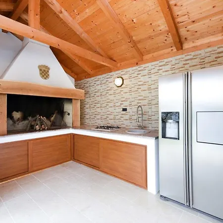 Beautiful Petra With Summer Kitchen And Pool Βίλα