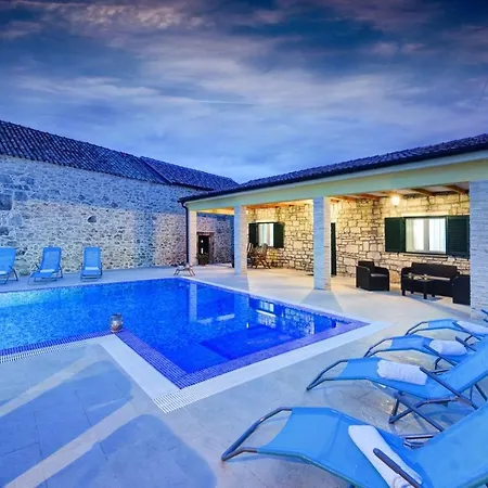 Βίλα Beautiful Petra With Summer Kitchen And Pool Lovinac (Zadar)