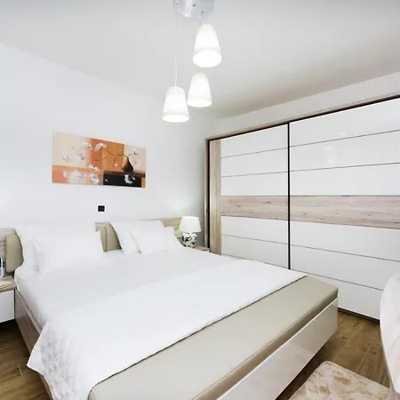 Beautiful Petra With Summer Kitchen And Pool Villa *