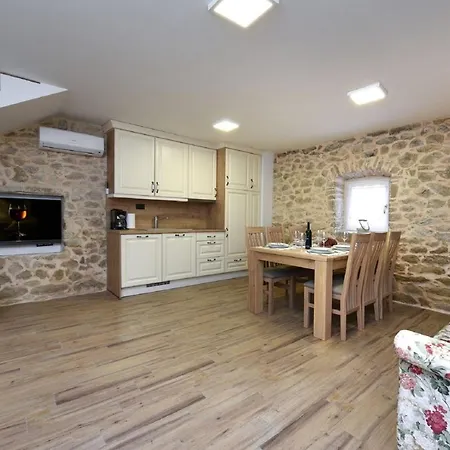 Beautiful Petra With Summer Kitchen And Pool Villa *