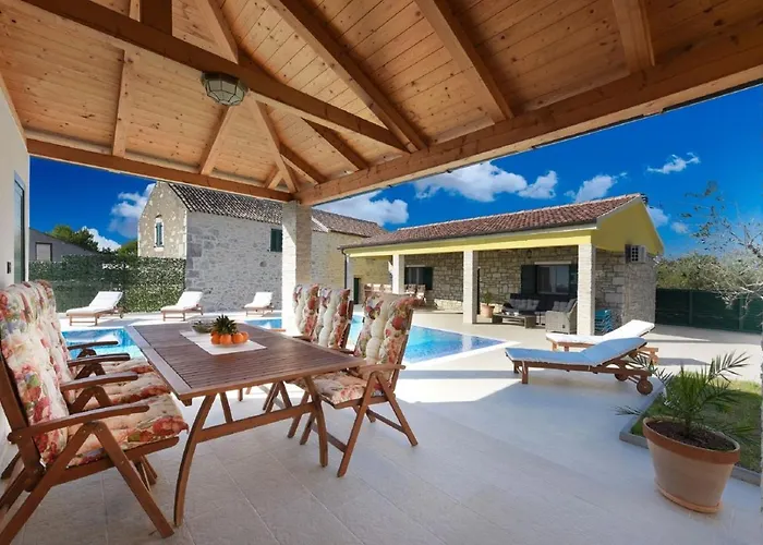 Вилла Beautiful Petra With Summer Kitchen And Pool Lovinac (Zadar)