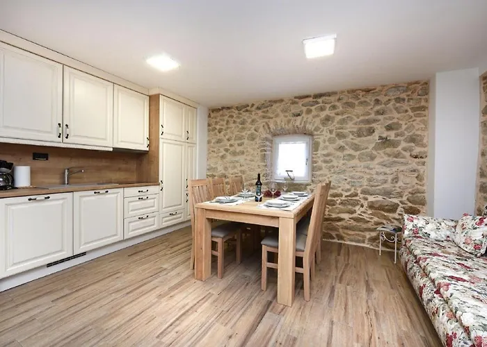 Beautiful Petra With Summer Kitchen And Pool *